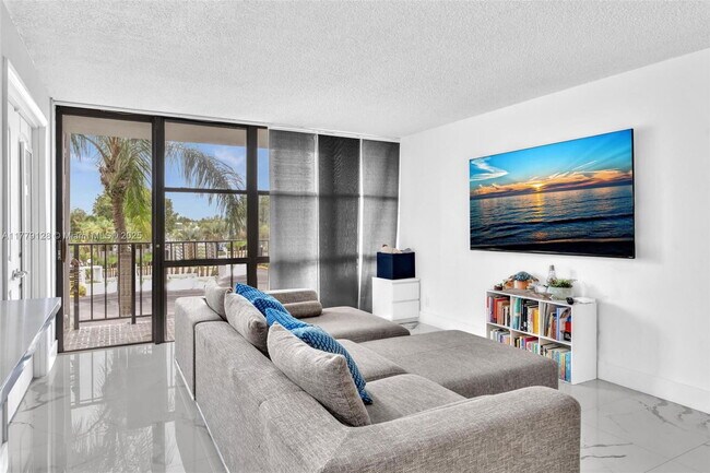 Building Photo - 1000 Parkview Dr Unit 329 Rental