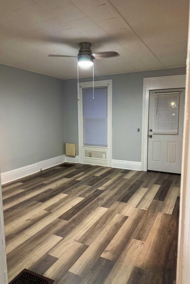 Photo - 318 W Hurlbut Ave