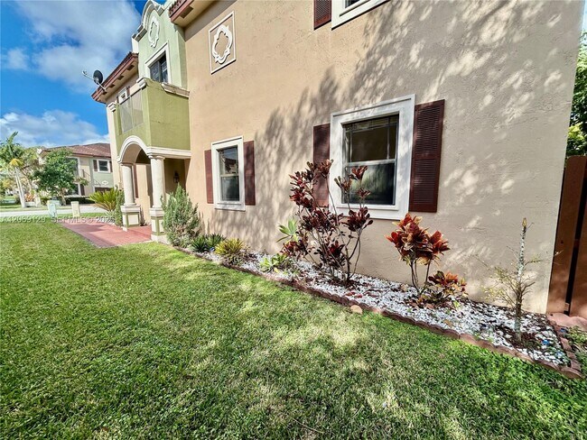 Photo - 607 NE 35th Ave