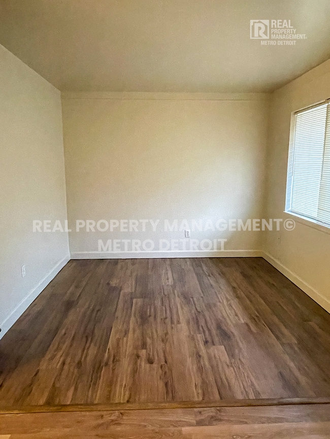 Photo - 4192 Drouillard St