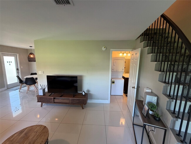 Photo - 608 NE 29th Dr