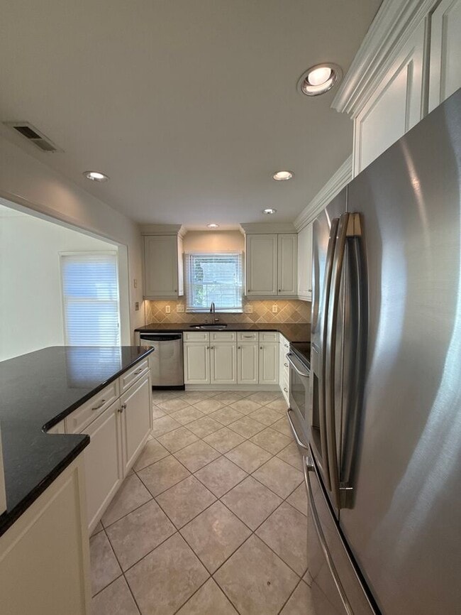 Photo - King John Condos Unidad A