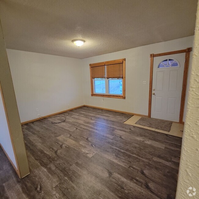 Building Photo - 3 Bed, 1 Bath Home for rent. One level liv...