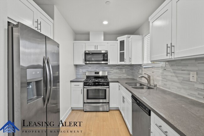 Photo - 1957 1/2 Vista Del Mar Ave