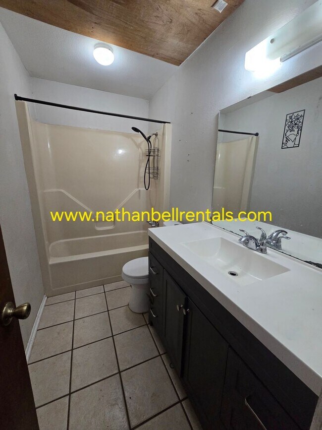 Photo - 1452 26th St NE