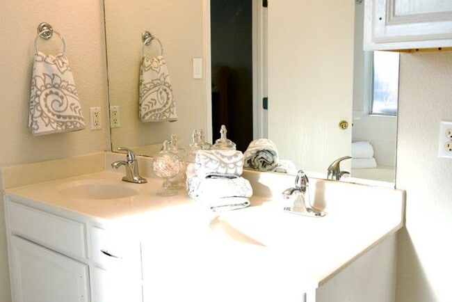 Photo - 1103 Madrone Trail