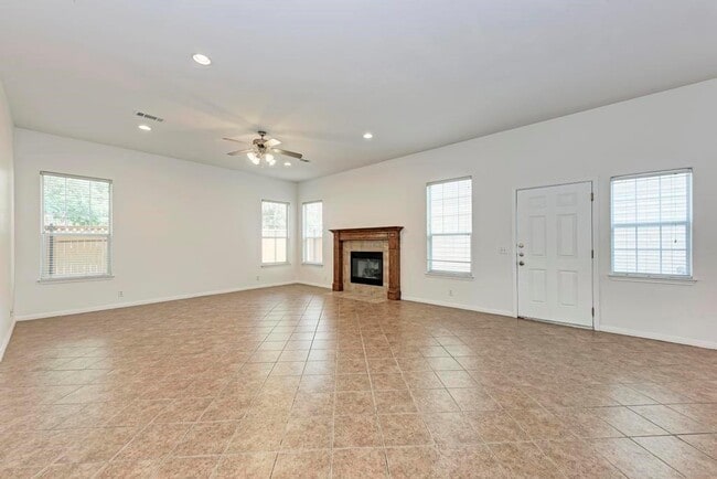 Photo - 1906 W 42nd St