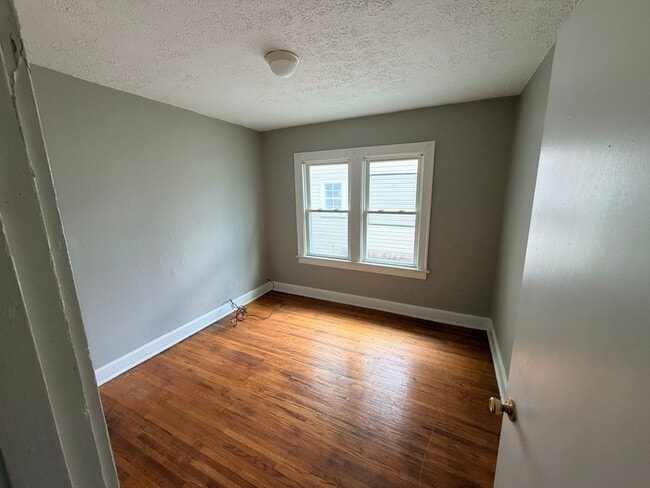 Photo - 143-145 North Roys Ave Unit 143