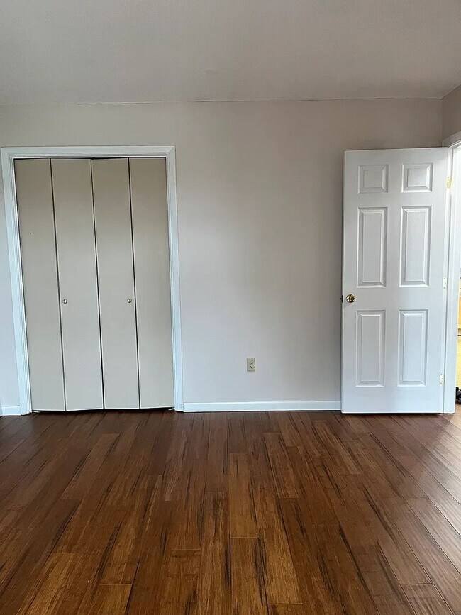 Photo - Bright, Updated 2-Bedroom in Prime Burlington Location — Available Now & FREE January Rent!