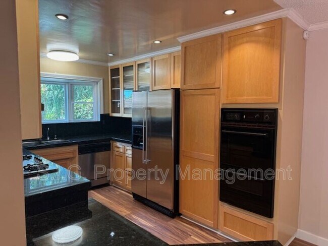 Photo - 2279 Saranne St