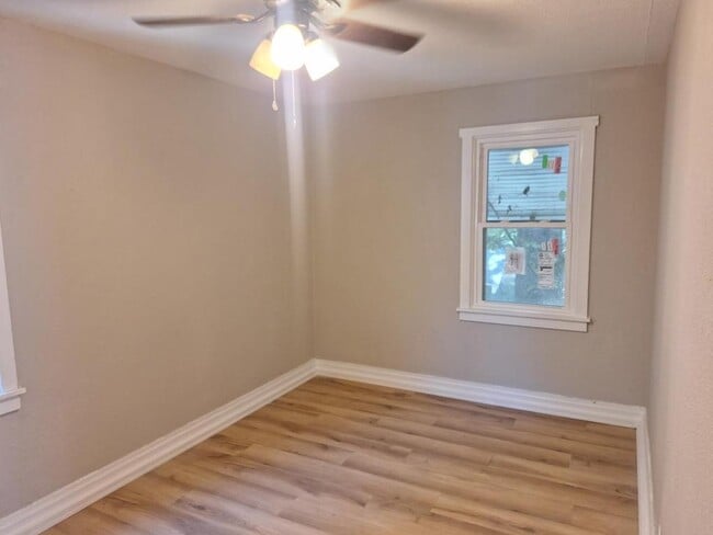 Photo - 507.5 Gray St