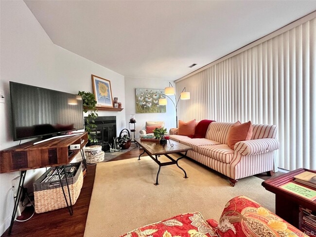 Photo - 150 N Bedford Rd Unidad 1E