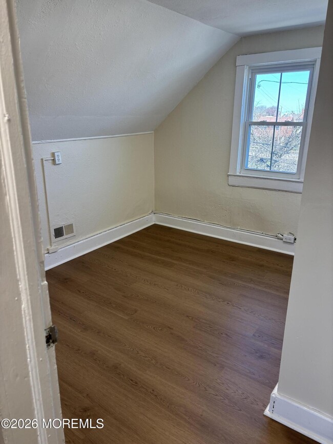 Photo - 114 Heck Ave