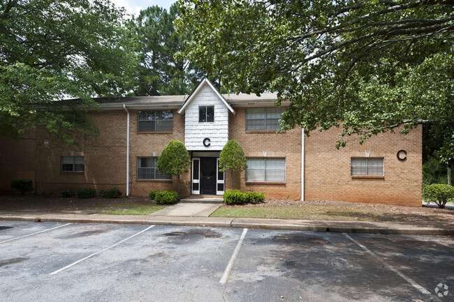 Midway Manor Apartments - Sky at Eastlake 2