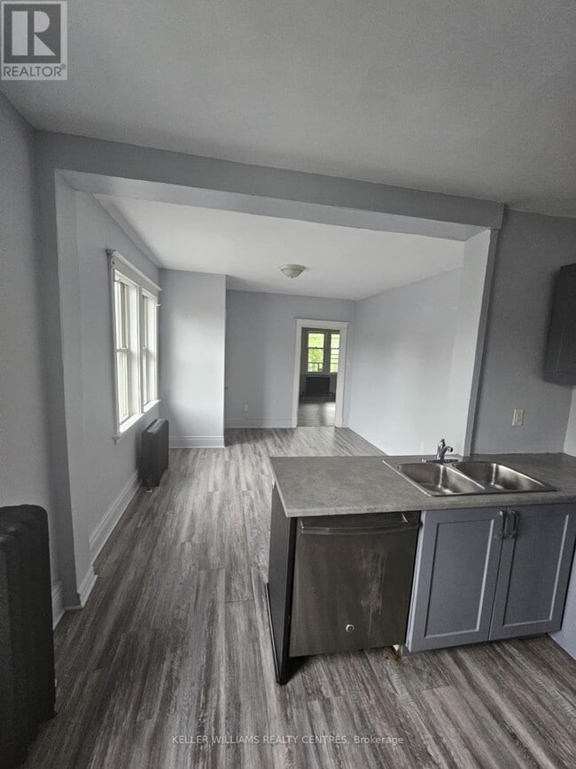 Photo - 991 Main St E Unit 5