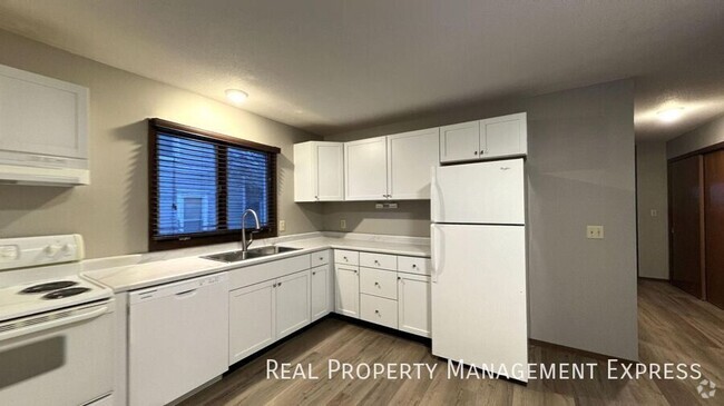 Building Photo - Spacious 2 Bedroom Apartment with Modern U... Unit ^1