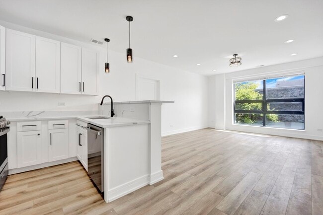 Photo - 4350 W Lawrence Ave