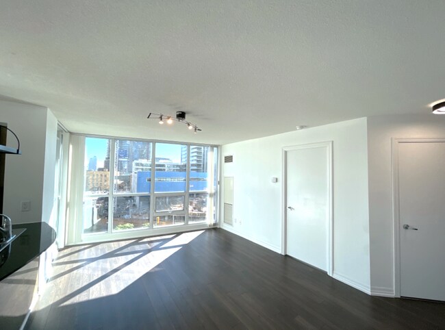 Photo - 16 Yonge St Unit 605