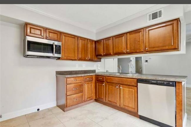 Photo - 1500 W Esplanade Ave