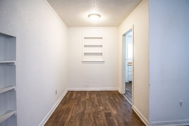 3221 Baylor St