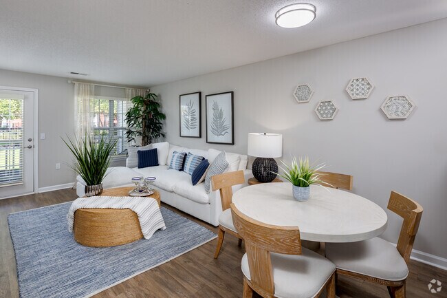 Comedor y salón desde la cocina. - Seaside Grove Apartments