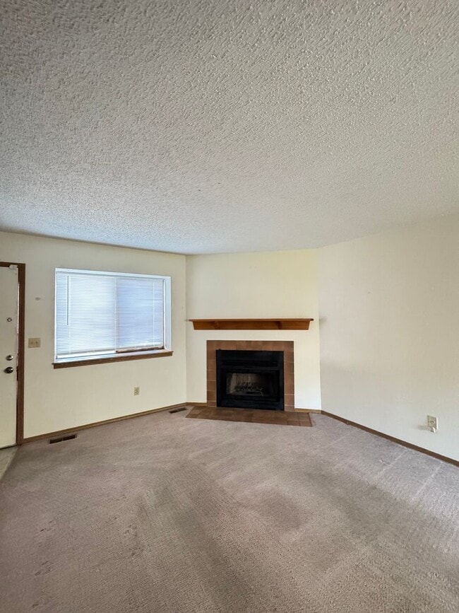 Photo - 2 bedroom, 1 1/2 bath townhome in the EAGLE CREST TOWNHOMES community. MOVE IN SPECIAL