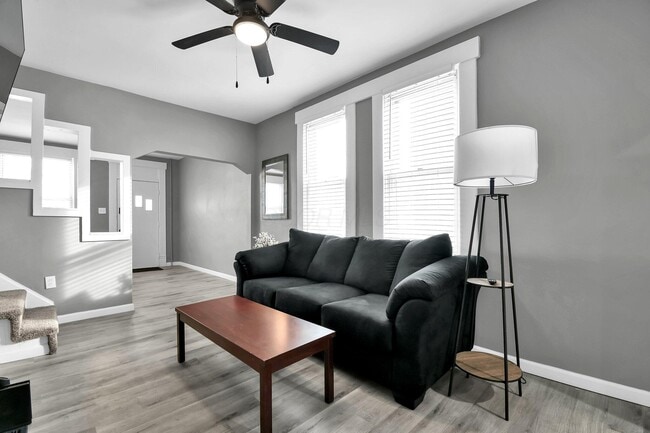 Photo - 405 E Welch Ave