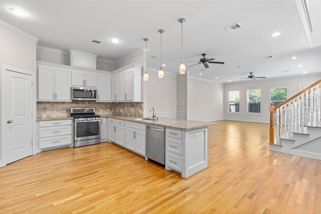 Photo - 1221 W 23rd St