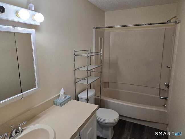 Photo - 100 Mark Ln Unit B6