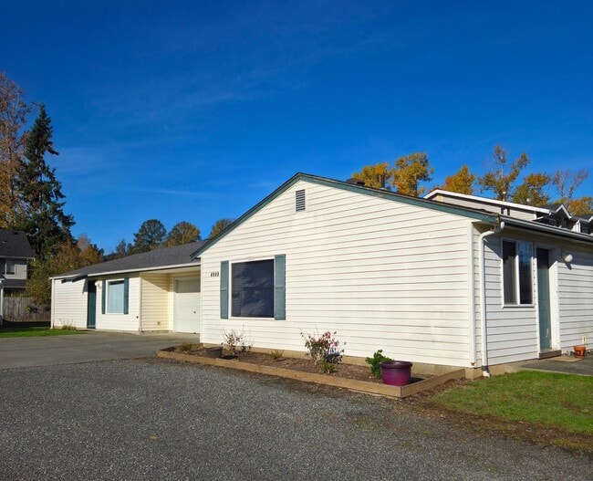 Photo - Two Bedroom One Bathroom Duplex For Rent i... Unidad 2815