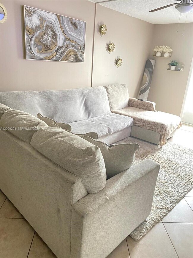 2701 Riverside Dr Unidad 316-B