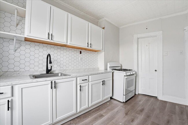 Photo - 335 47th St Unidad 3