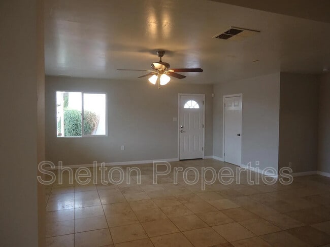 Photo - 1041 W 18th St