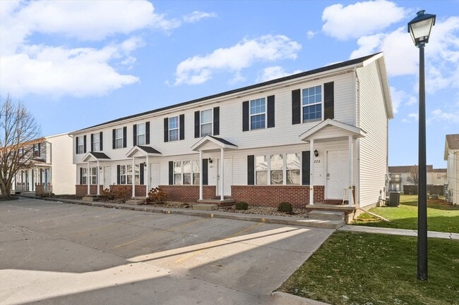 Building Photo - Modern Comfort & Space