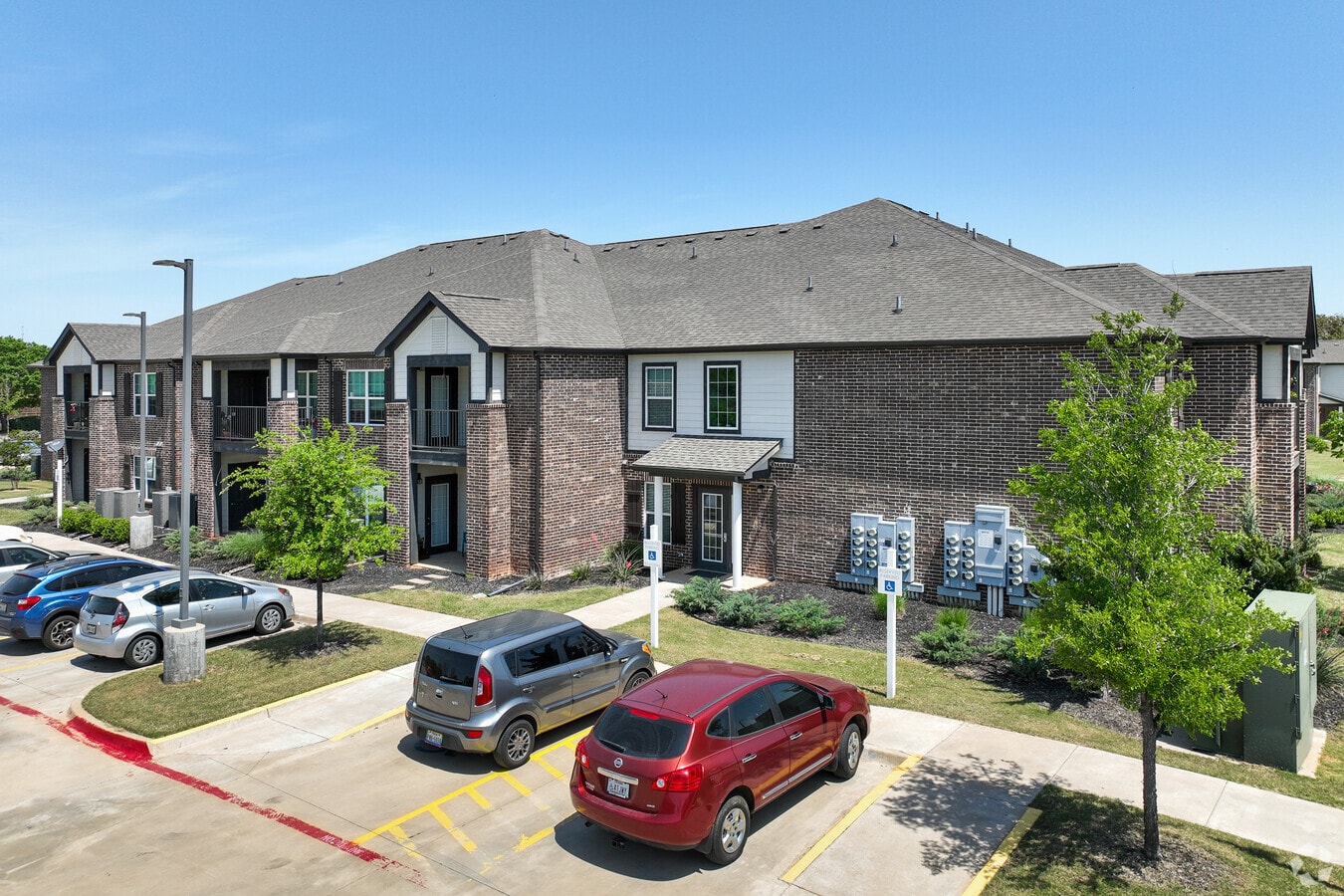 Primary - Hill Court Villas Apartments
