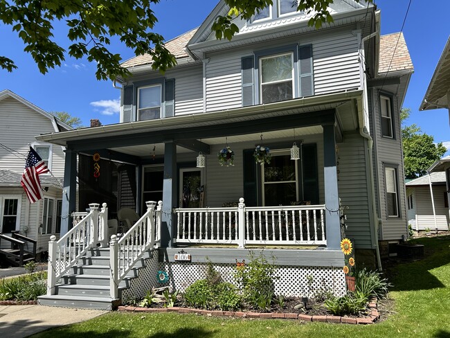 Building Photo - 106 Plum St Rental
