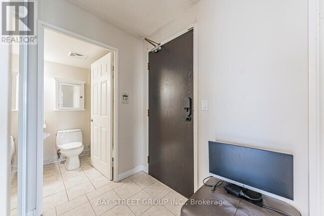 Photo - 23 Hollywood Ave Unit 3802