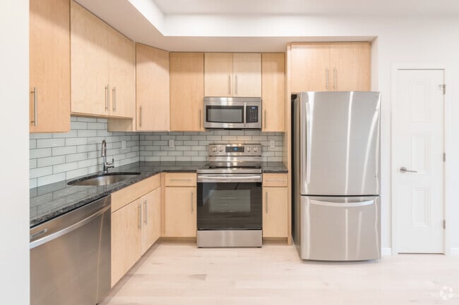 1 BR, 1 BA