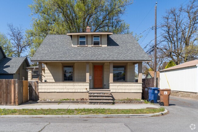 Building Photo - Beautifully Updated 3 Bedroom, 1 Bath Sing... Rental