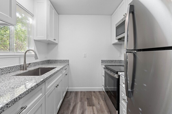 Building Photo - 802-816 Lincoln Avenue Unit 812