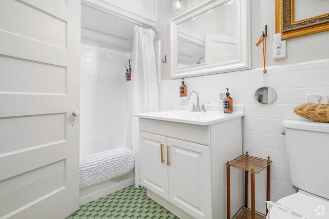 Studio - 258SF - Bathroom