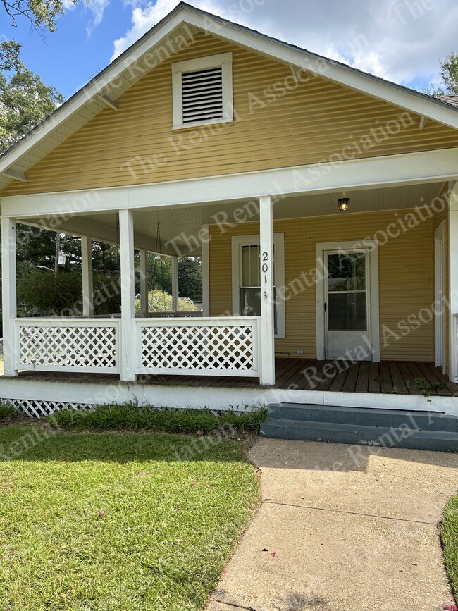 Photo - 201 S Farmerville St