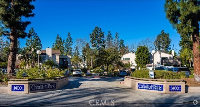 Building Photo - 1360 Cabrillo Park Dr Unit F Rental