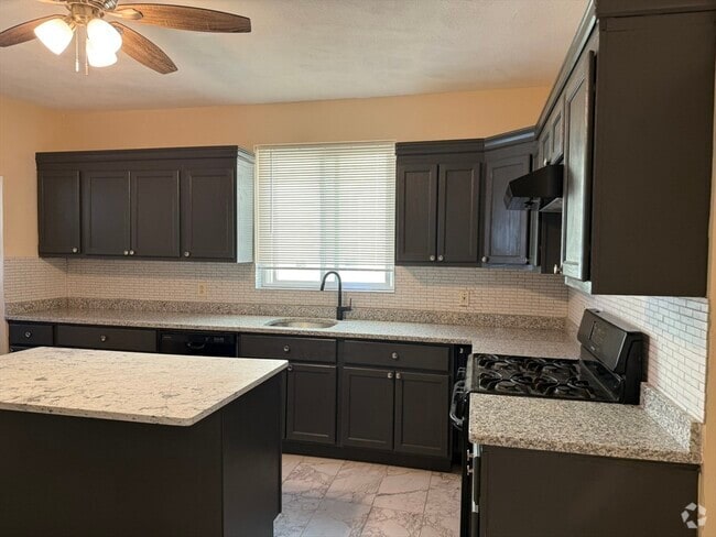 Building Photo - 4 Dever St Unit 1 Rental