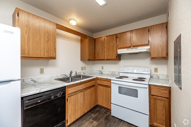 3BR, 2BA - 928SF - Kitchen