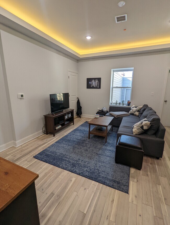 Photo - 717 Walnut St Unit 4F