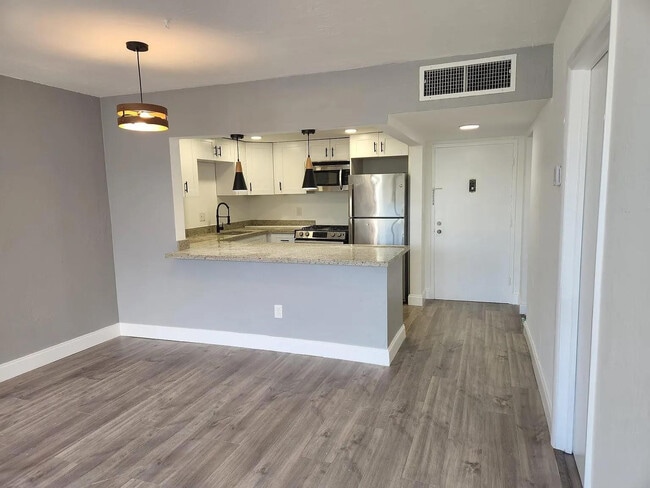 Building Photo - 2175 NE 170th St Unit 208