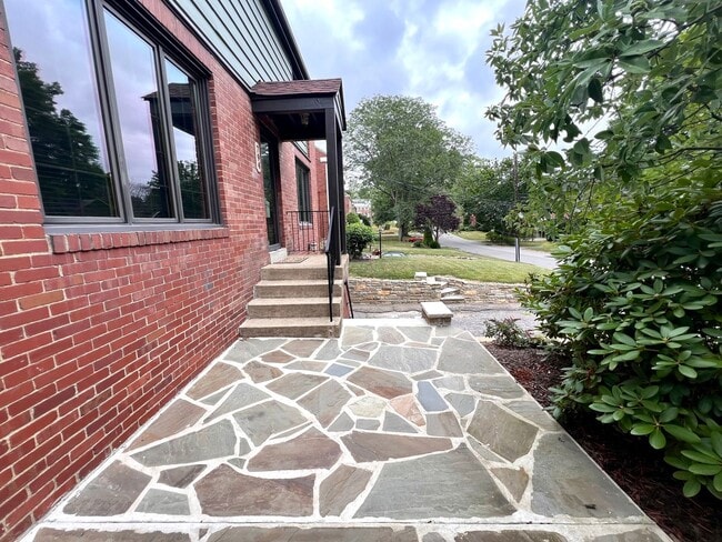 Photo - Pittsburgh - 3 Bedroom 1.5 Bathroom - Stunning Home