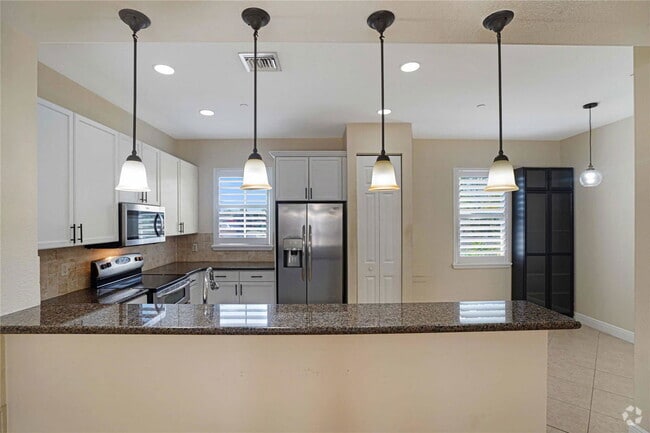 Building Photo - 1033 NE 17th Way Unit 1033 Rental