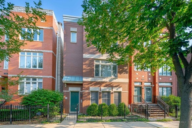 Photo - 1344 W Grenshaw St Condo